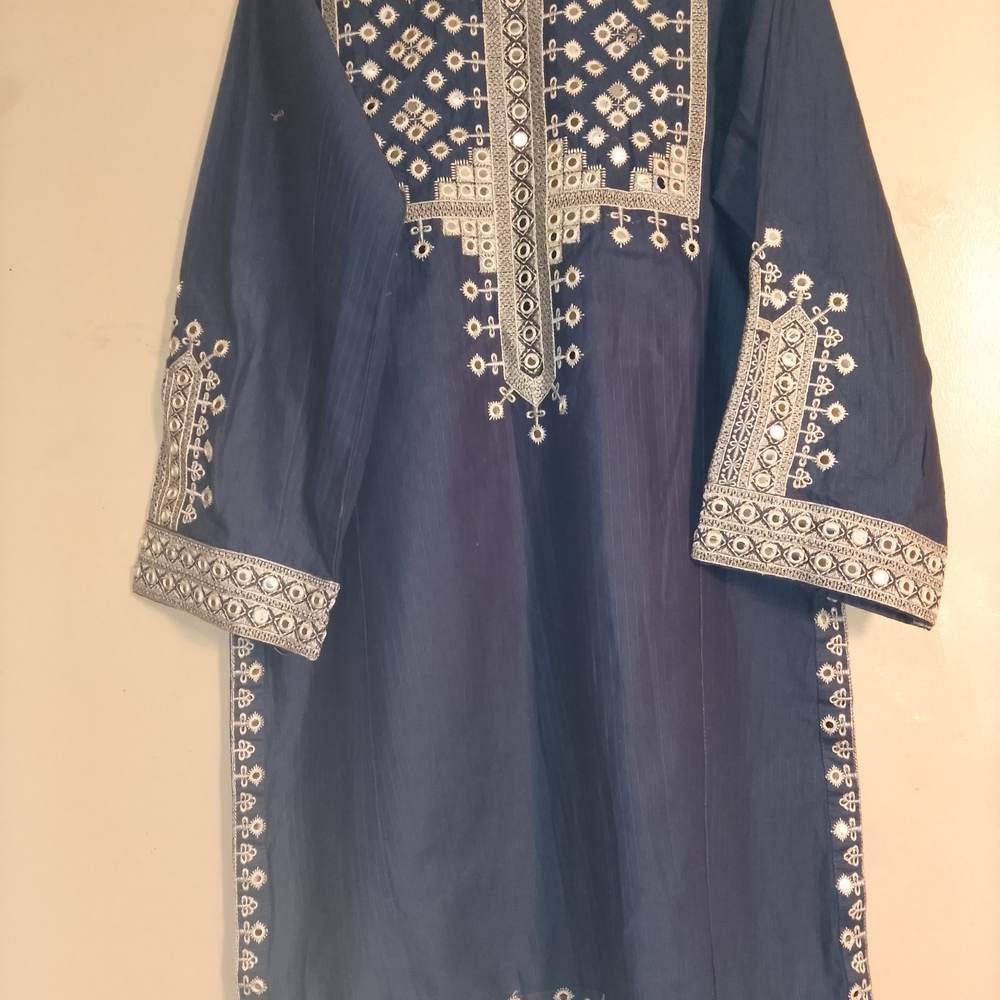 Chic Long Sleeve Navy Dress with White Embroidery